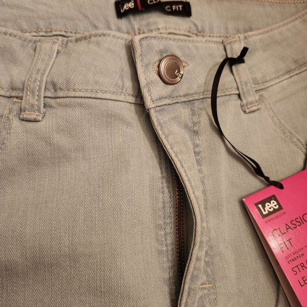 Lee Classic Fit Light Blue Jeans - Picture 11 of 15